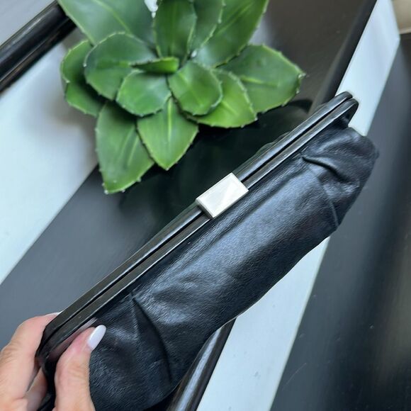 Hobo Genuine Leather Clutch Purse Soft Luxurious like new - Picture 6 of 8